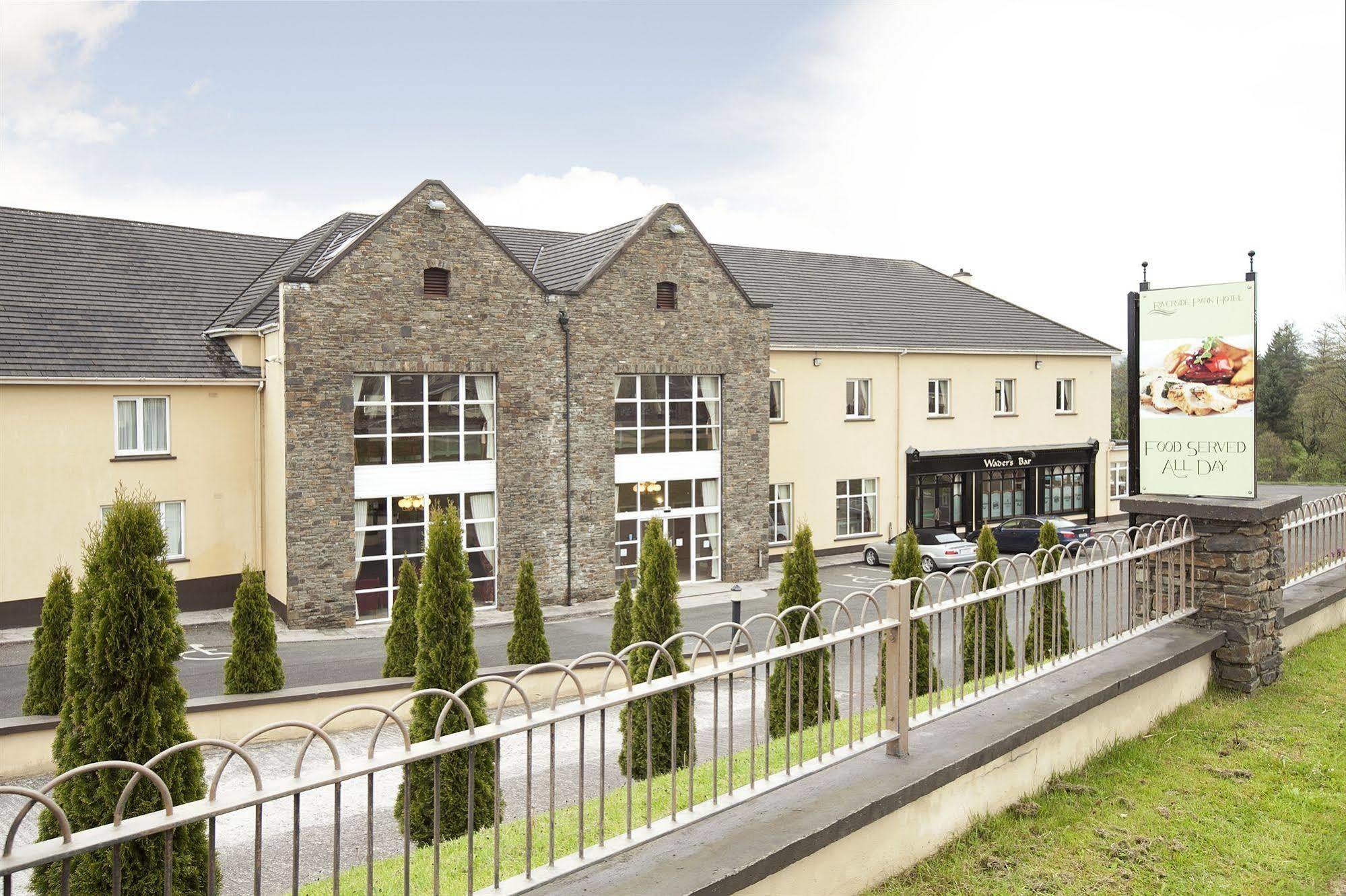 Riverside Park Hotel Macroom Eksteriør billede