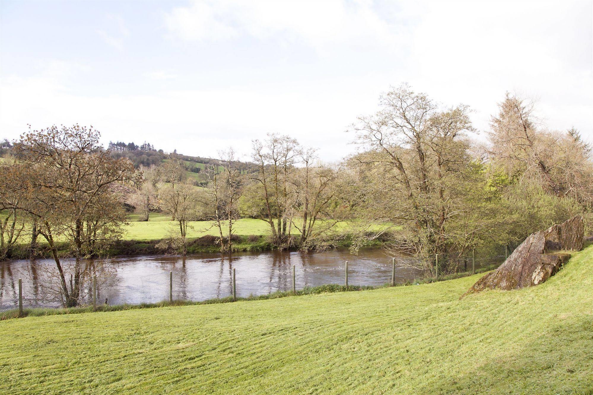 Riverside Park Hotel Macroom Eksteriør billede