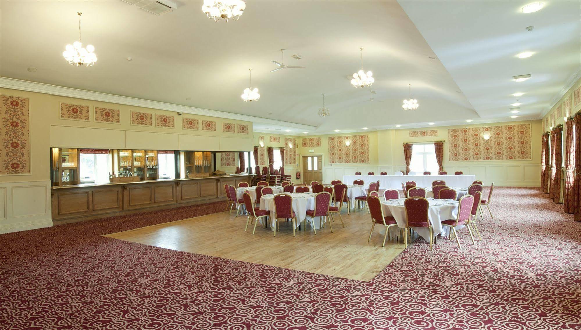 Riverside Park Hotel Macroom Eksteriør billede